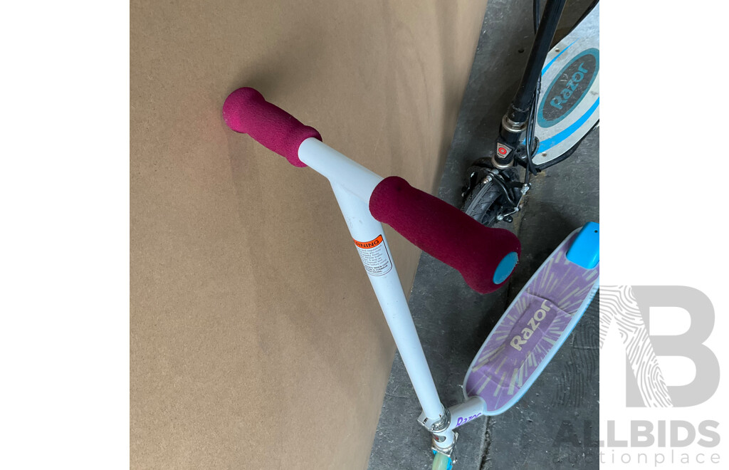 2x Razor Kids E-scooter