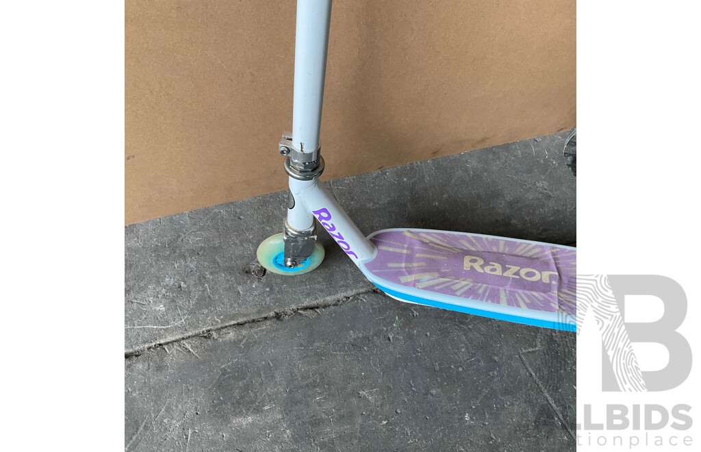 2x Razor Kids E-scooter