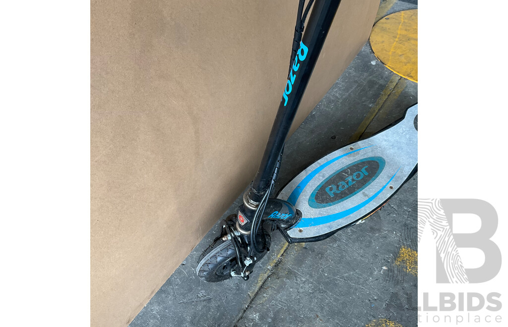 2x Razor Kids E-scooter