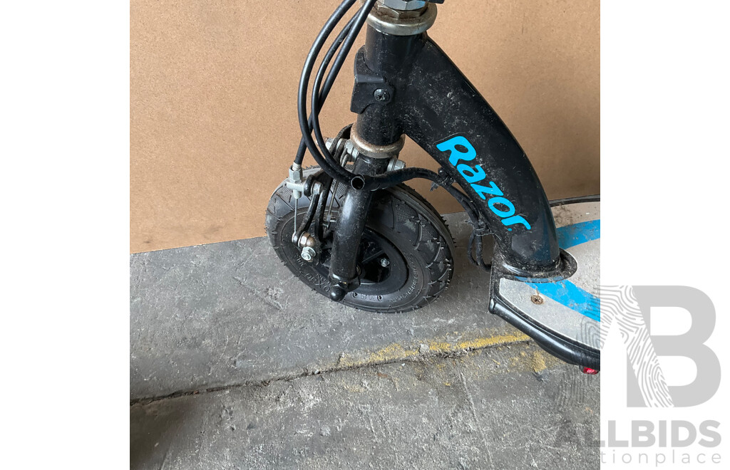 2x Razor Kids E-scooter