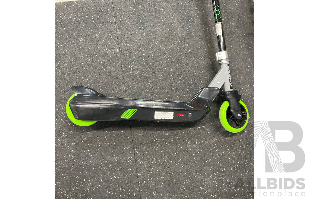 HELIX Kids E-scooter & Razor Kids E-scooter - Lot of 3