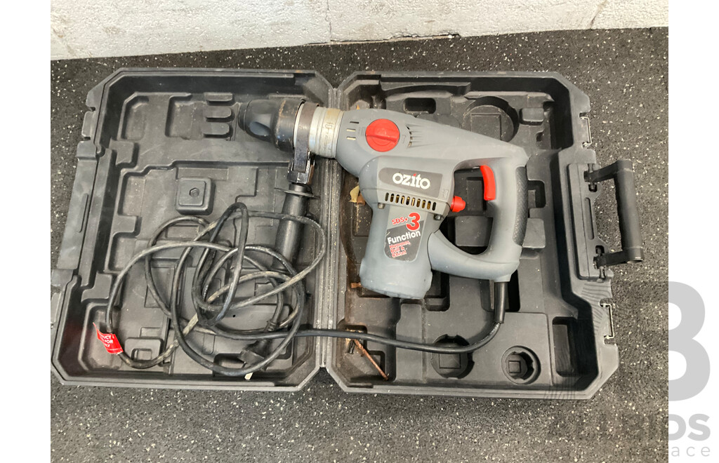 MAKITA Angle Grinder and OZITO Bundle, Including Inflator, Mitre Saw and Hammer Drill - Lot of 4