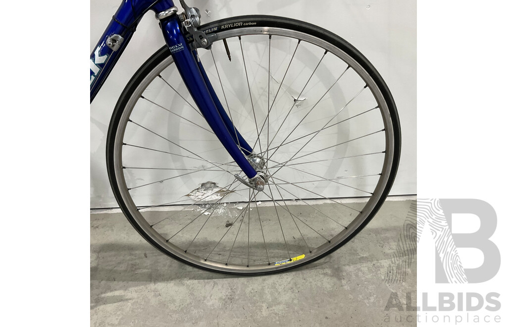 TREK 5200 OCLV Carbon Road Bike