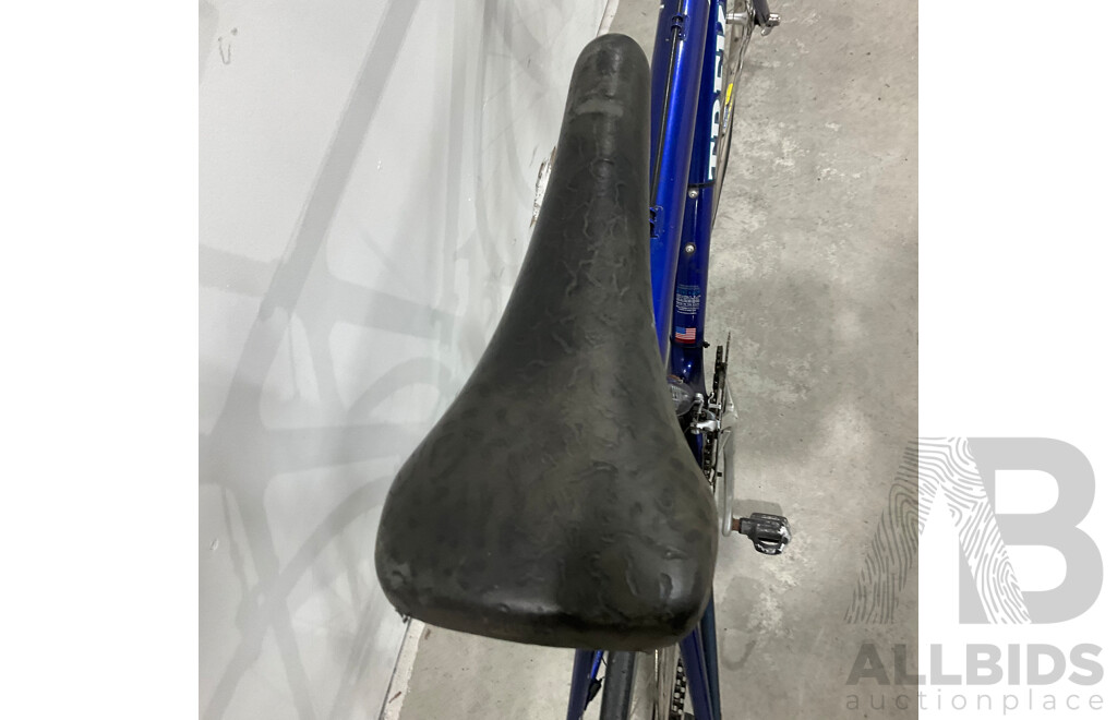 TREK 5200 OCLV Carbon Road Bike
