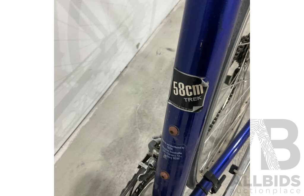 TREK 5200 OCLV Carbon Road Bike