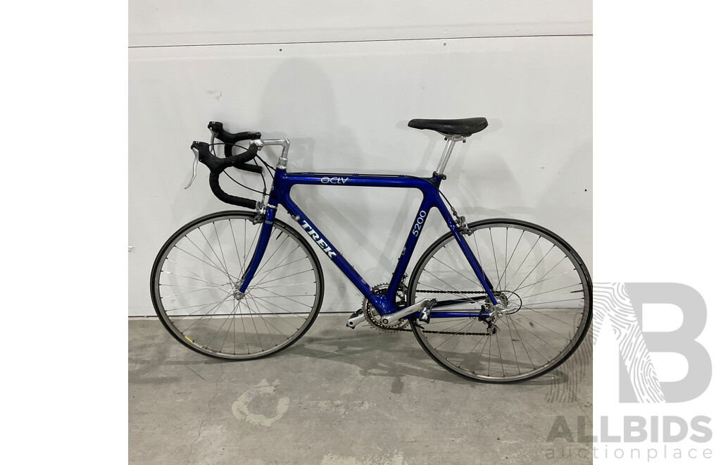 TREK 5200 OCLV Carbon Road Bike