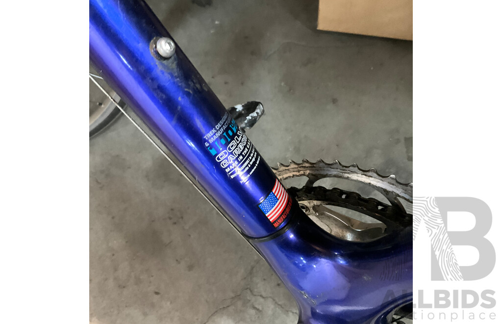 TREK 5200 OCLV Carbon Road Bike