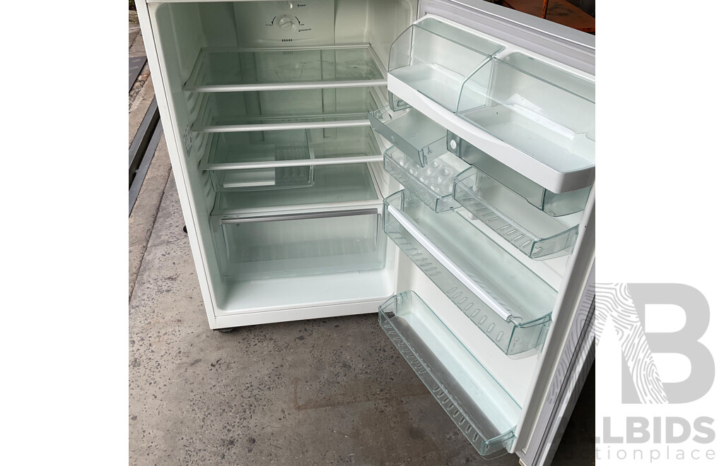 Westinghouse WTM4200WB 420L Top Mount Fridge