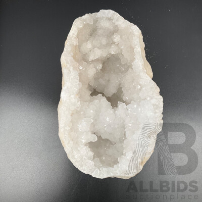 2.2KG Quartz Geode