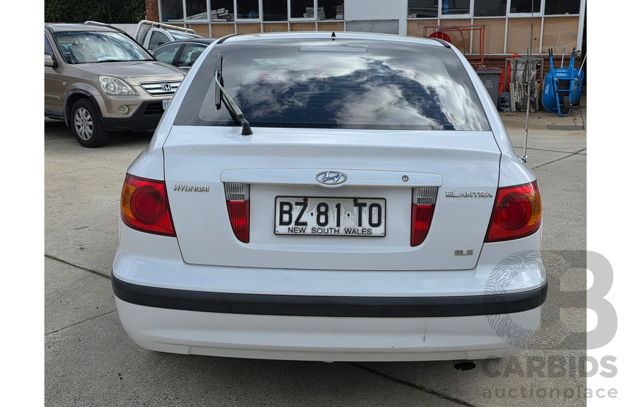 6/2001 Hyundai Elantra GLS XD 5d Hatchback White 2.0L