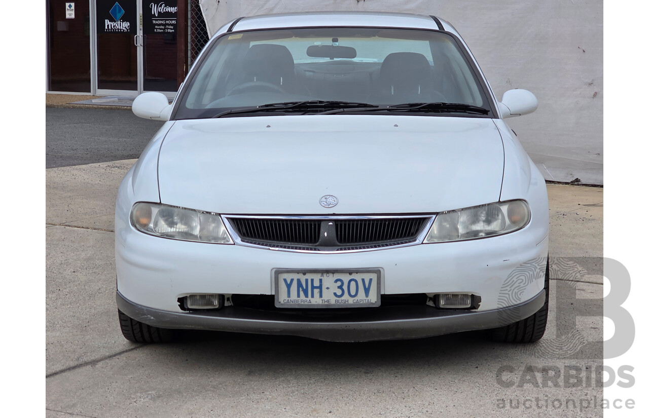 9/2000 Holden Calais  VX 4d Sedan White 3.8L