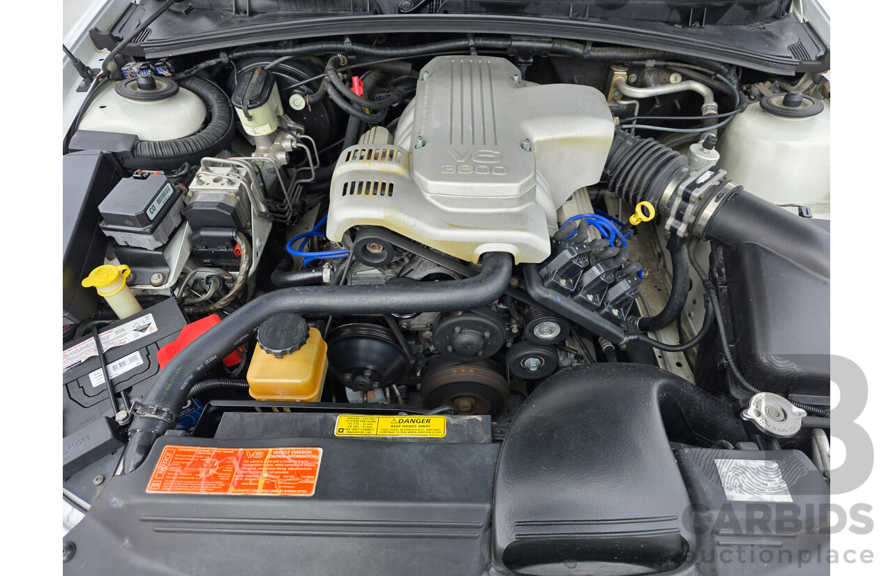 9/2000 Holden Calais  VX 4d Sedan White 3.8L