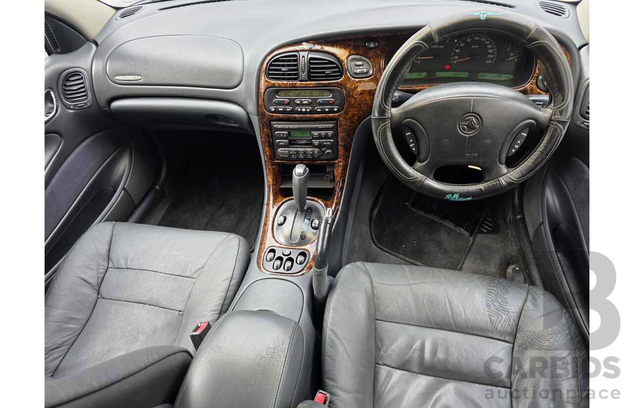 9/2000 Holden Calais  VX 4d Sedan White 3.8L