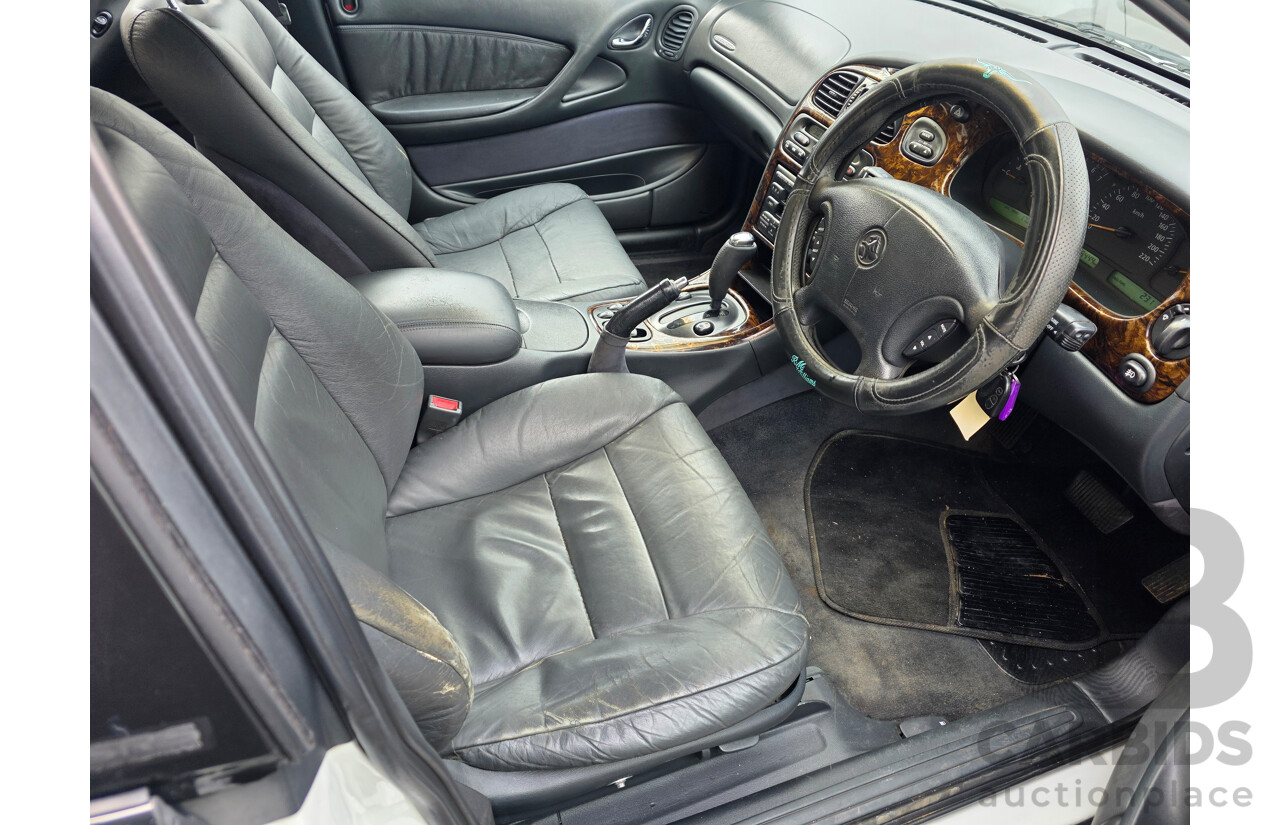 9/2000 Holden Calais  VX 4d Sedan White 3.8L