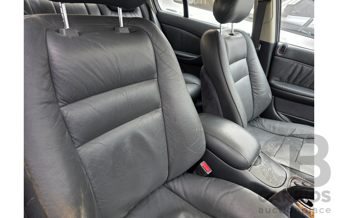 9/2000 Holden Calais  VX 4d Sedan White 3.8L