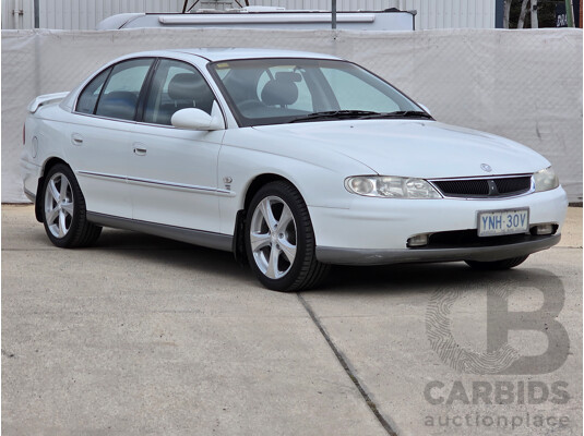 9/2000 Holden Calais  VX 4d Sedan White 3.8L