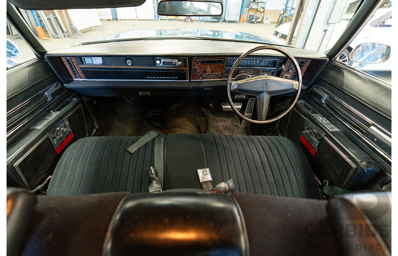 01/1975 Oldsmobile Ninety-Eight 98 Luxury 4d Sedan Specter Blue / White Vinyl V8 455ci V8 7.5L