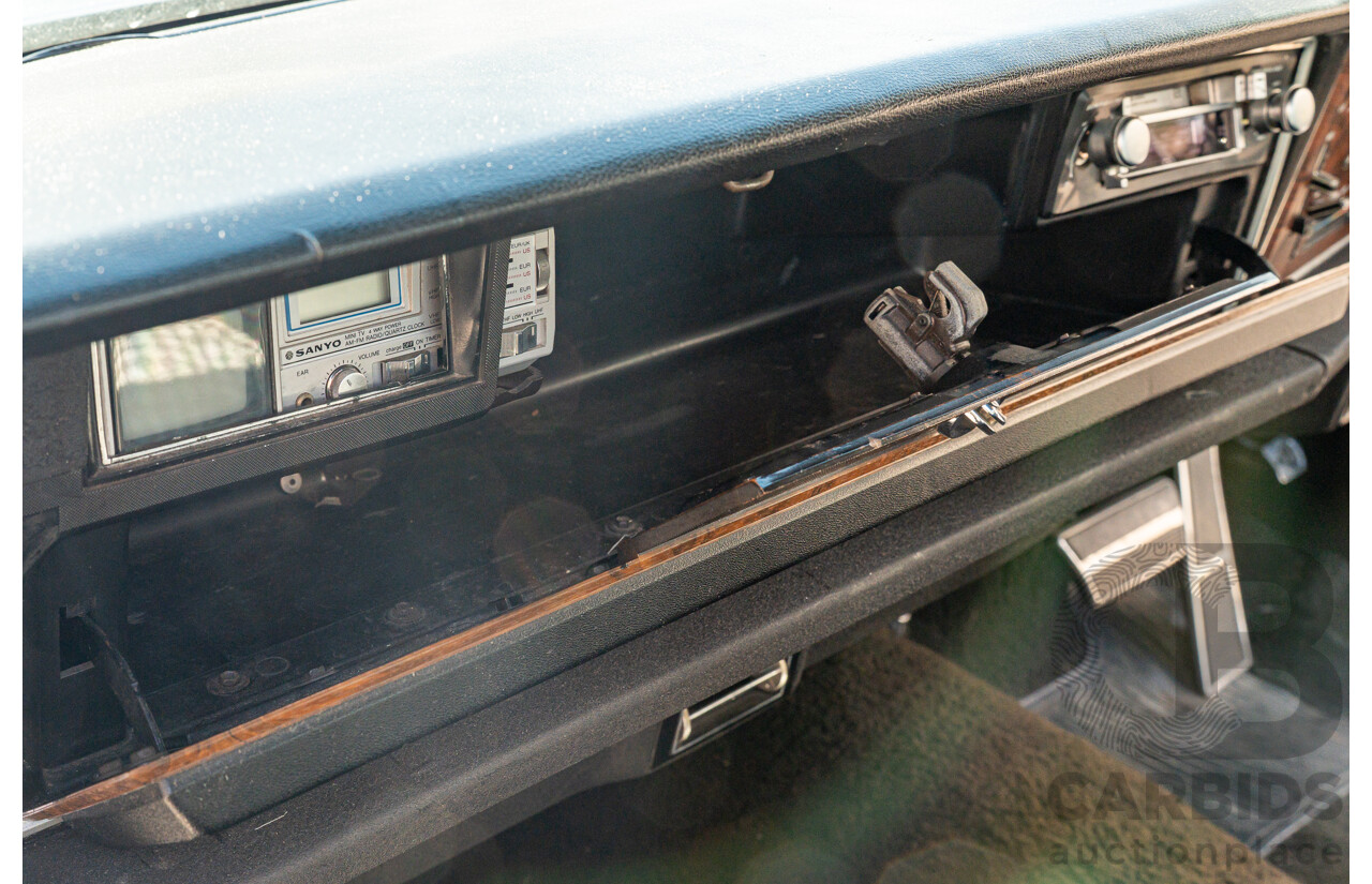 01/1975 Oldsmobile Ninety-Eight 98 Luxury 4d Sedan Specter Blue / White Vinyl V8 455ci V8 7.5L