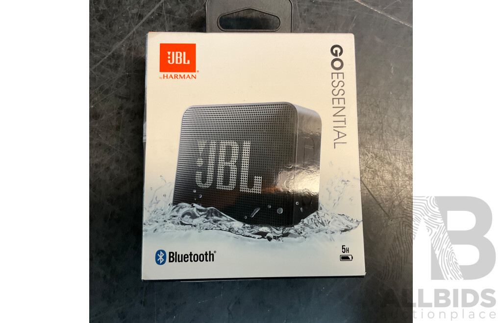 KODAK FZ45 Digital Camera & JBL Go Essential Speaker - Lot of 2