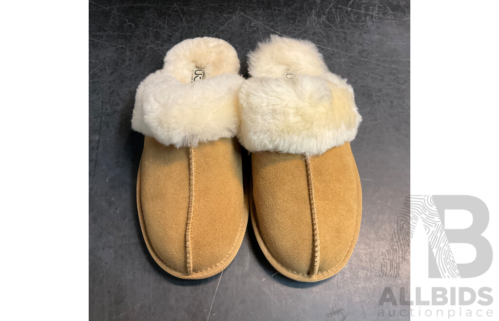 UGG Women Fluffy Slippers - Size 10