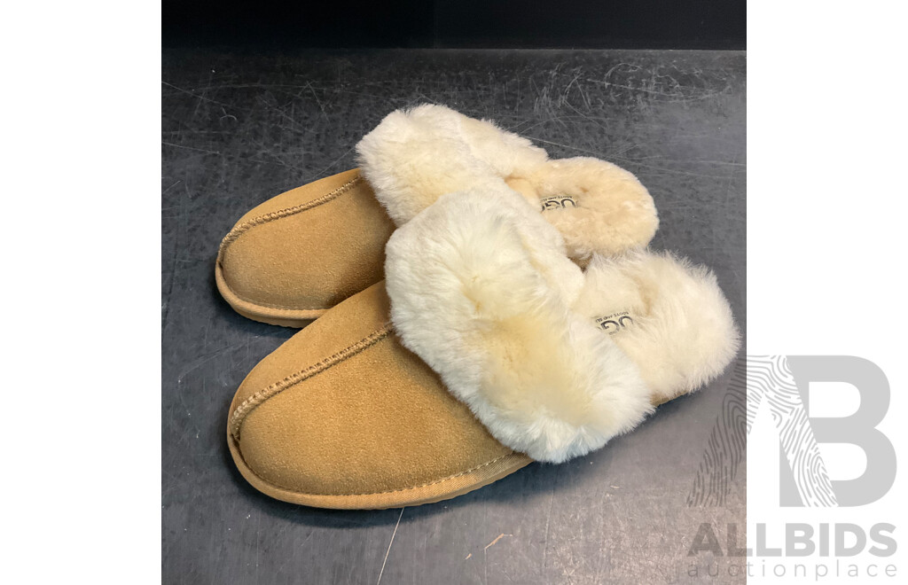 UGG Women Fluffy Slippers - Size 10