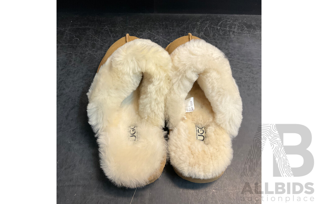 UGG Women Fluffy Slippers - Size 10
