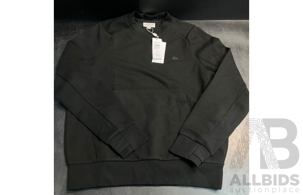 Lacoste Classic Fit Crew Neck Sweat Top in Black