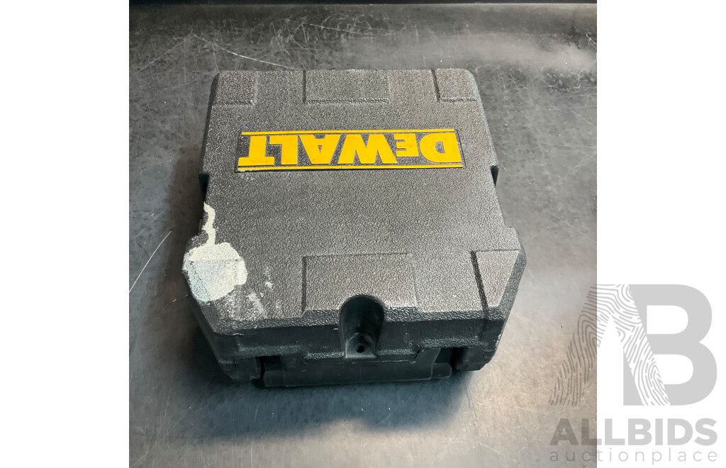 DEWALT 3 Beam Line Laser  DW089CG