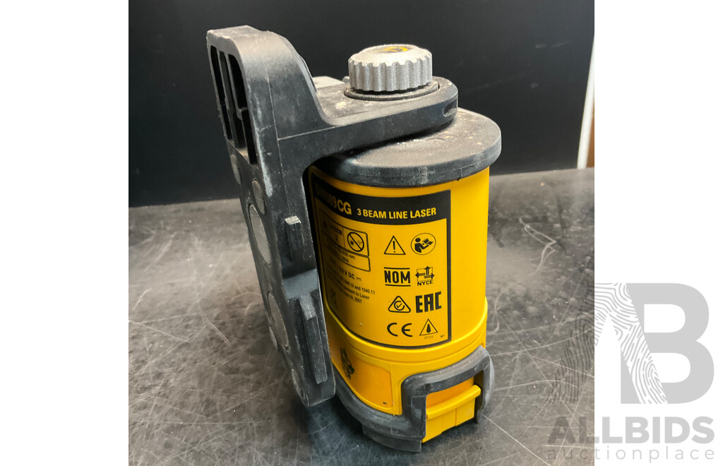 DEWALT 3 Beam Line Laser  DW089CG