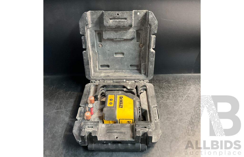 DEWALT 2 Way Self-Levelling Line Laser  DW088XE