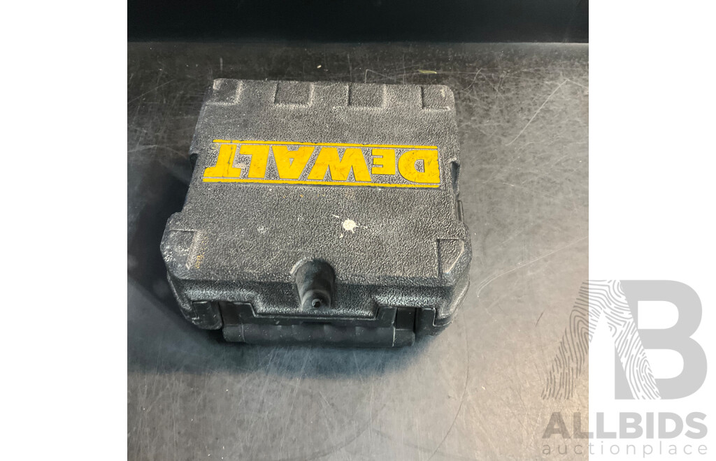 DEWALT 2 Way Self-Levelling Line Laser  DW088XE