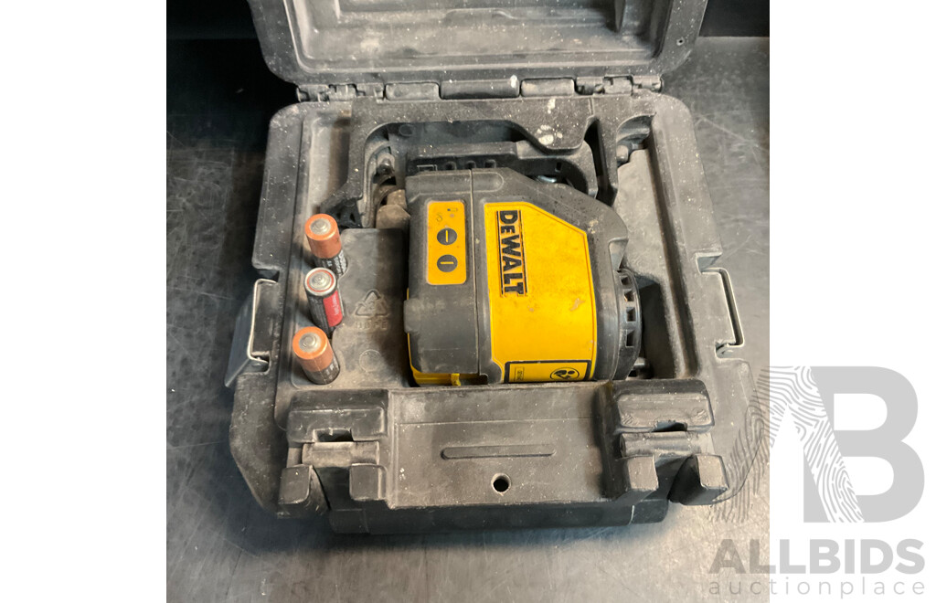 DEWALT 2 Way Self-Levelling Line Laser  DW088XE