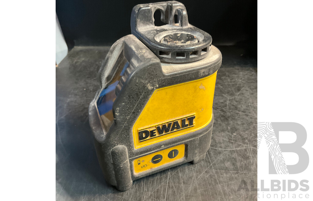DEWALT 2 Way Self-Levelling Line Laser  DW088XE