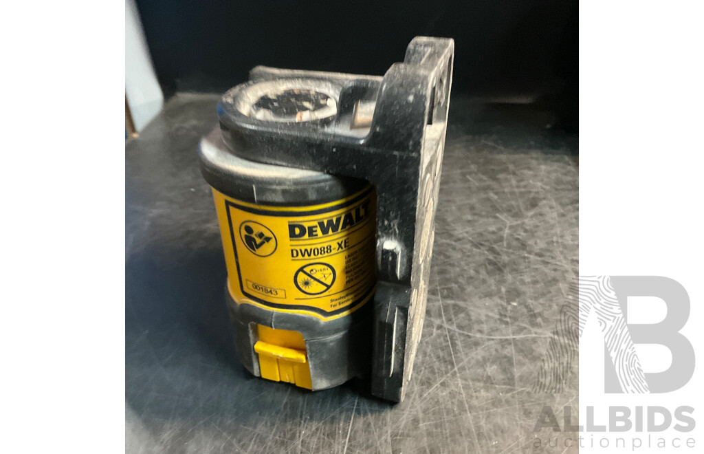DEWALT 2 Way Self-Levelling Line Laser  DW088XE