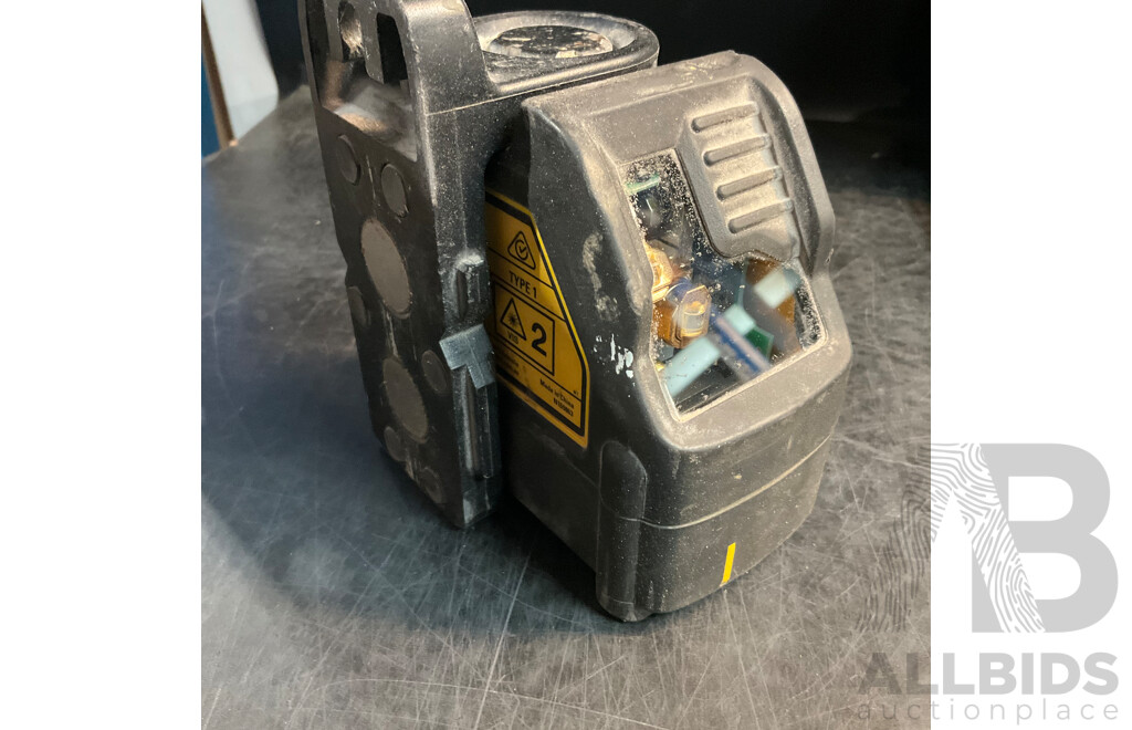 DEWALT 2 Way Self-Levelling Line Laser  DW088XE