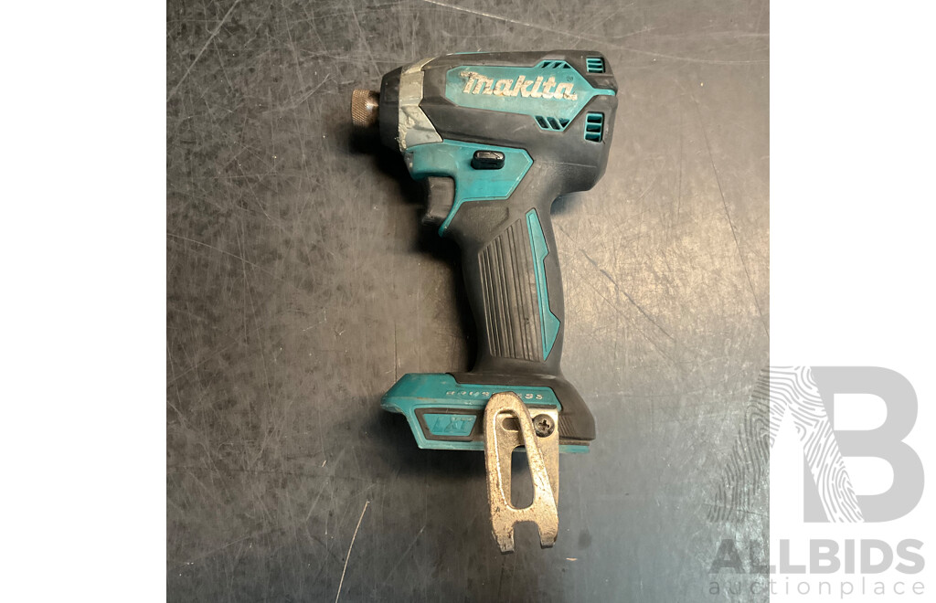 Makita DHP482 Hammer Driver Drill  & DTD153 Impact Driver with 4 Batteries - Lot of 6