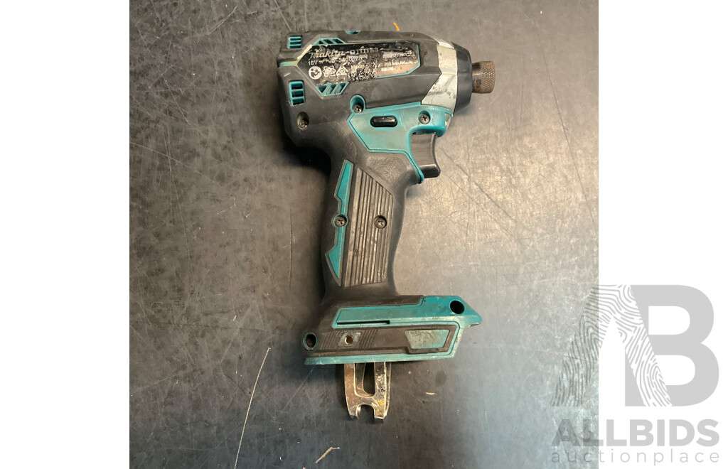 Makita DHP482 Hammer Driver Drill  & DTD153 Impact Driver with 4 Batteries - Lot of 6