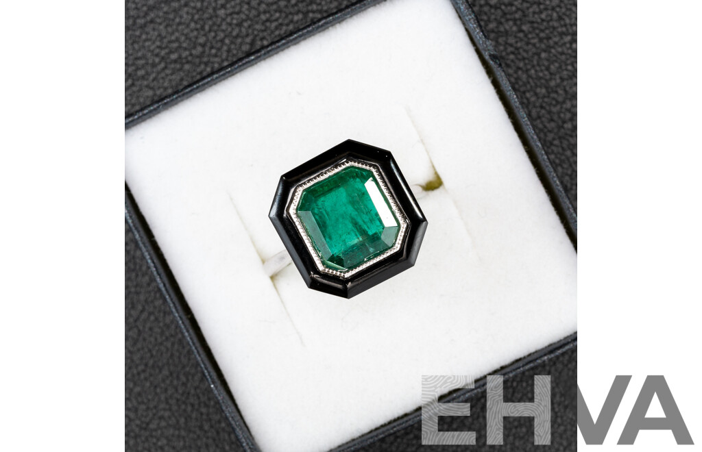 18ct Columbian Emerald (3.37ct) & Onyx Art Deco Style Ring in White Gold, Size O, 4.17 Grams