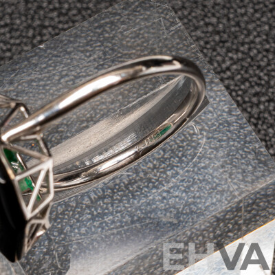 18ct Columbian Emerald (3.37ct) & Onyx Art Deco Style Ring in White Gold, Size O, 4.17 Grams