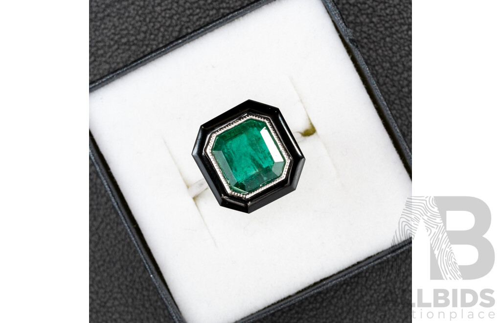 18ct Columbian Emerald (3.37ct) & Onyx Art Deco Style Ring in White Gold, Size O, 4.17 Grams