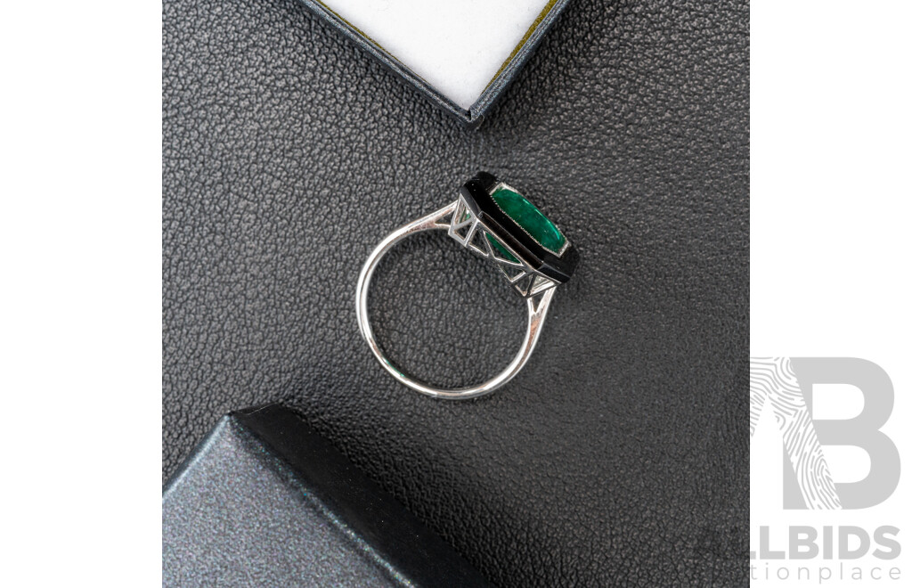 18ct Columbian Emerald (3.37ct) & Onyx Art Deco Style Ring in White Gold, Size O, 4.17 Grams