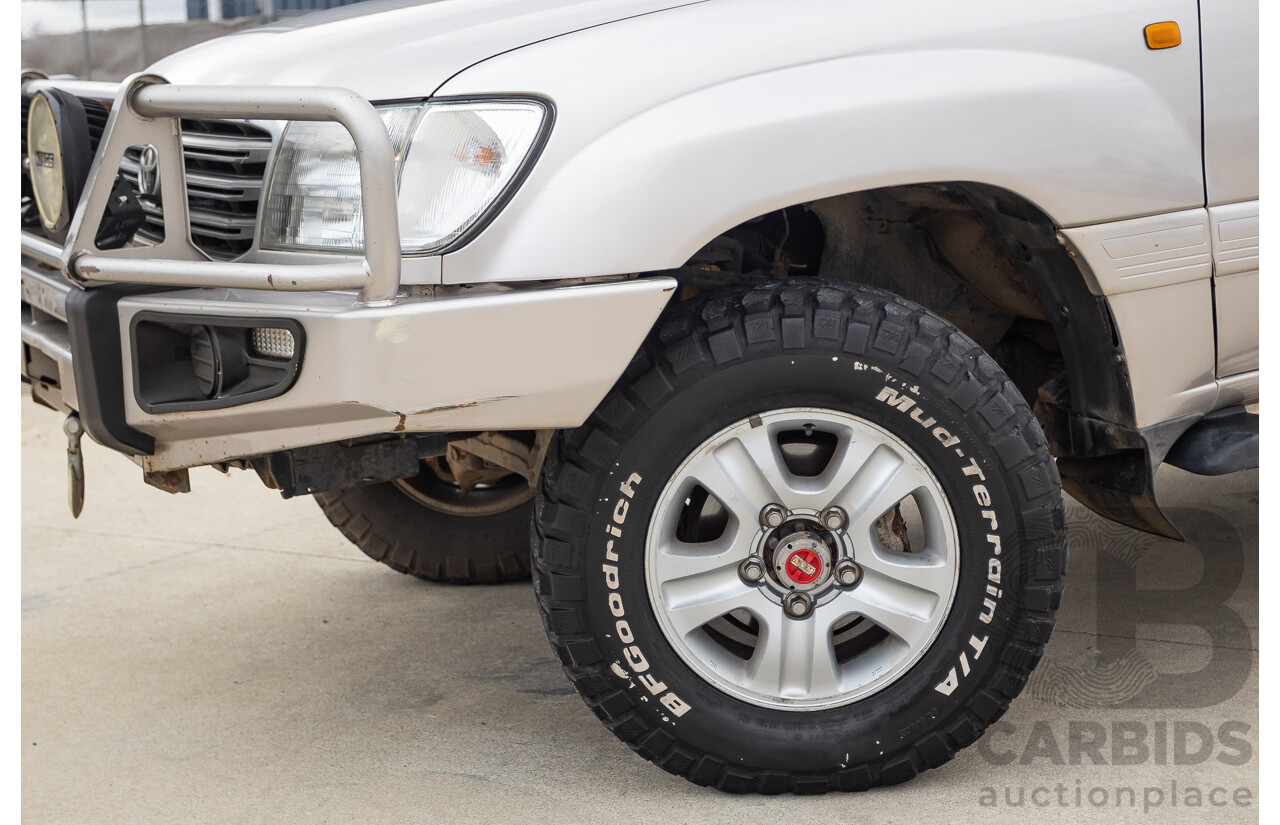 2/2004 Toyota Landcruiser Sahara (4x4) UZJ100R 4d Wagon Warm Silver Metallic V8 4.7L