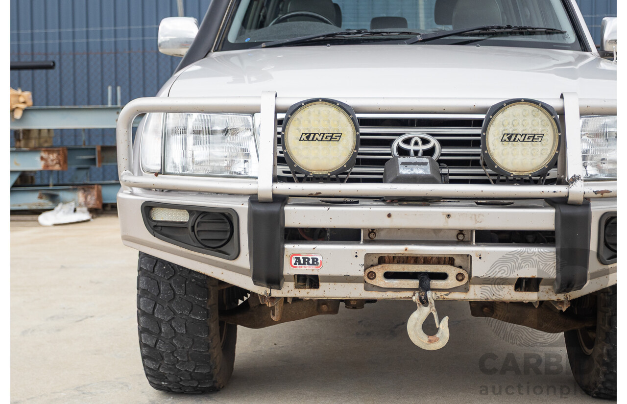 2/2004 Toyota Landcruiser Sahara (4x4) UZJ100R 4d Wagon Warm Silver Metallic V8 4.7L