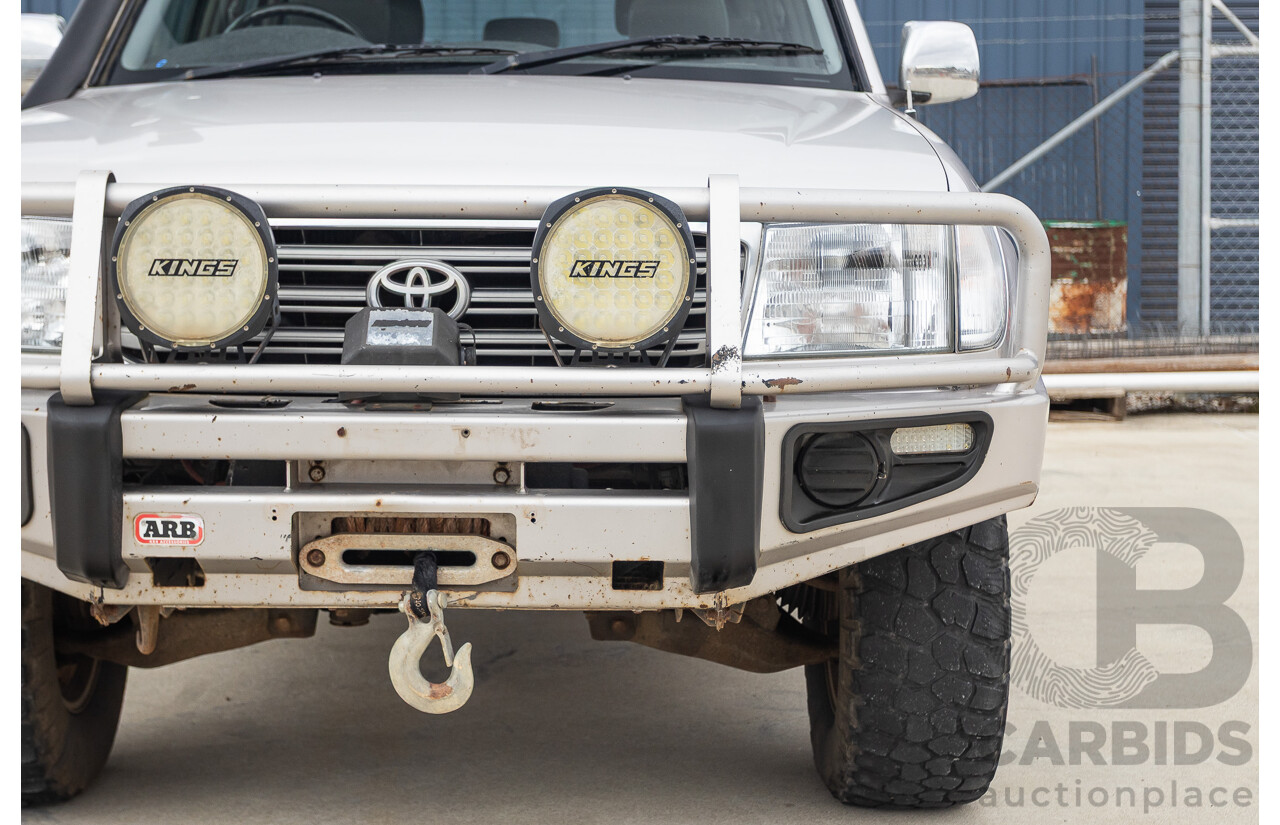 2/2004 Toyota Landcruiser Sahara (4x4) UZJ100R 4d Wagon Warm Silver Metallic V8 4.7L