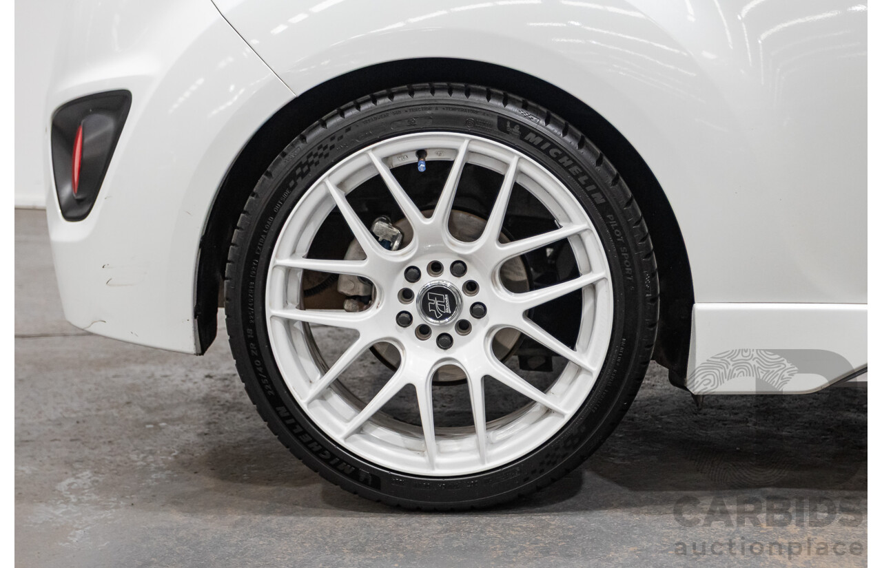 04/2015 Hyundai Veloster SR Turbo FS3 3d Coupe Storm Trooper Pearl White Turbo 1.6L