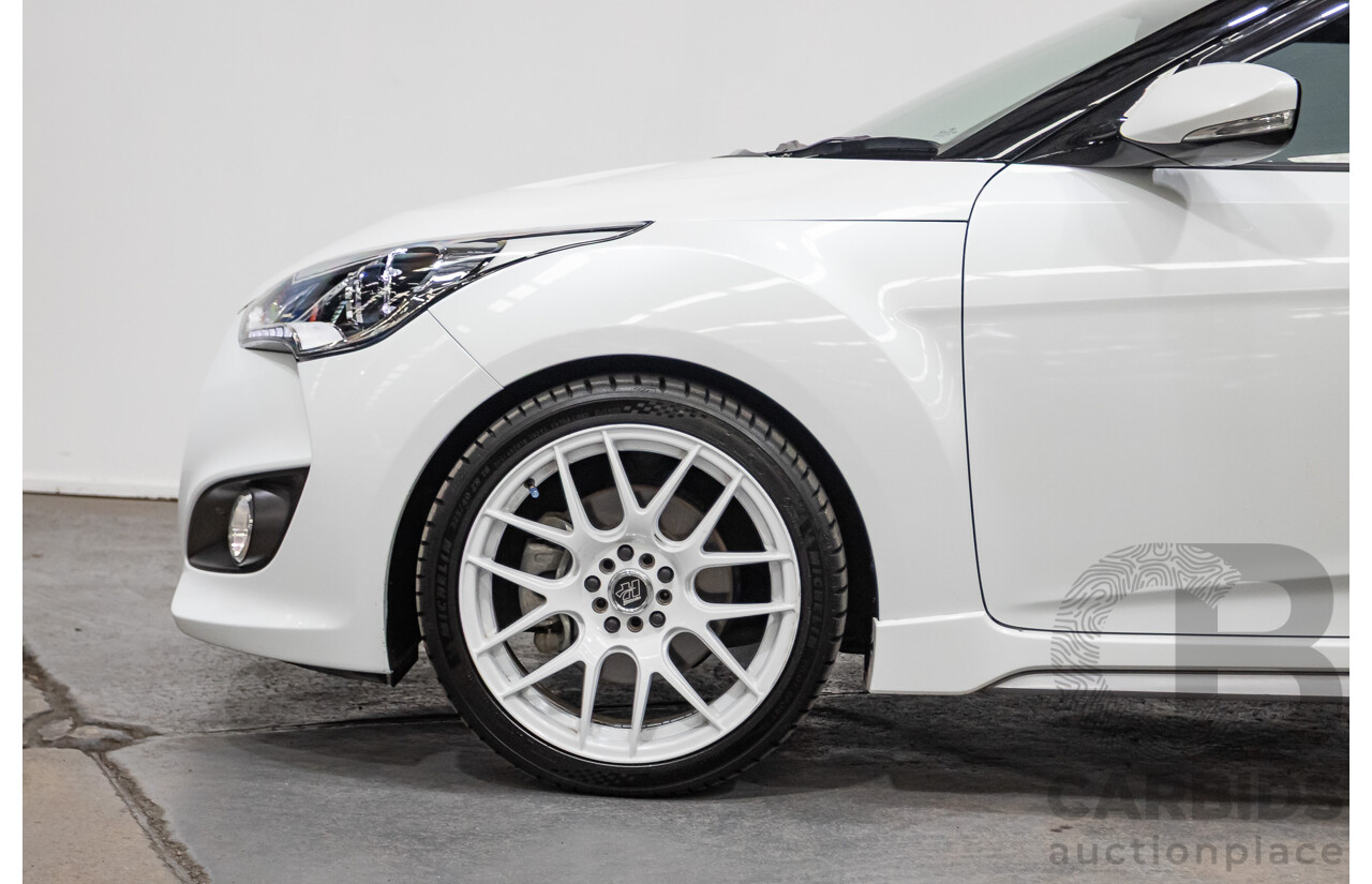 04/2015 Hyundai Veloster SR Turbo FS3 3d Coupe Storm Trooper Pearl White Turbo 1.6L