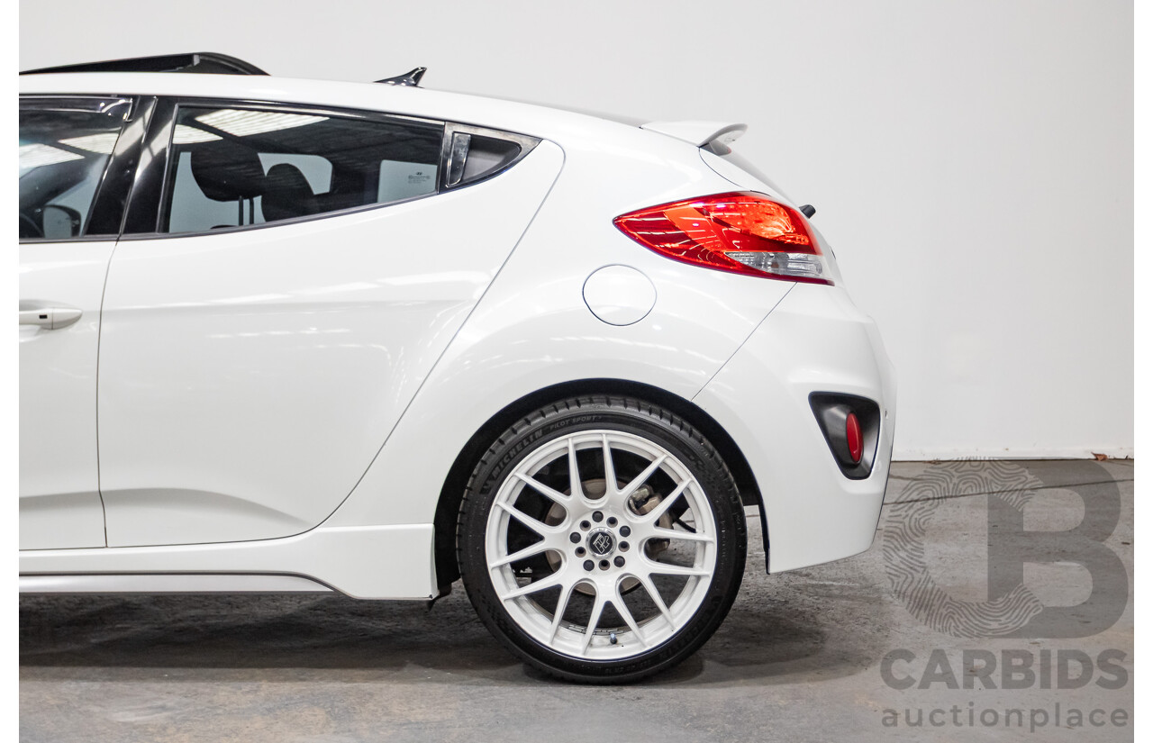 04/2015 Hyundai Veloster SR Turbo FS3 3d Coupe Storm Trooper Pearl White Turbo 1.6L