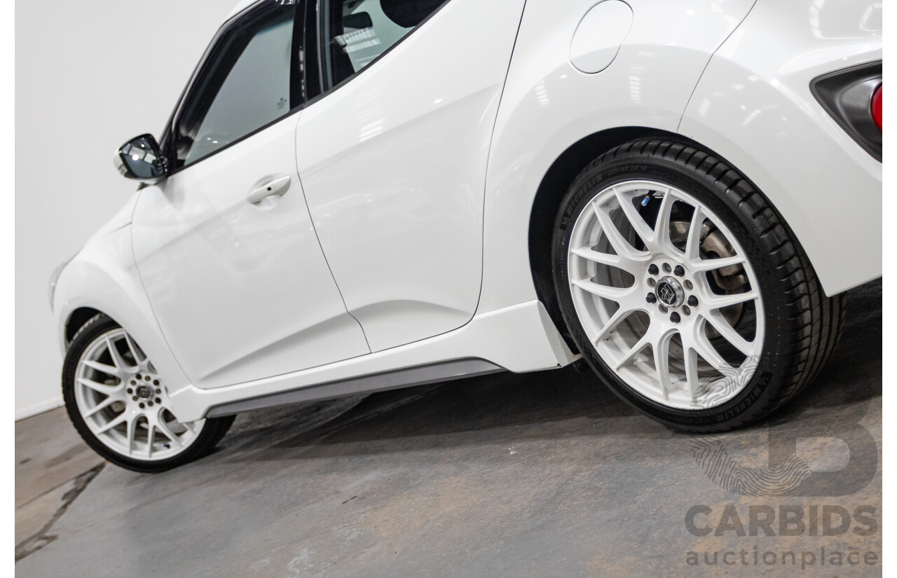 04/2015 Hyundai Veloster SR Turbo FS3 3d Coupe Storm Trooper Pearl White Turbo 1.6L