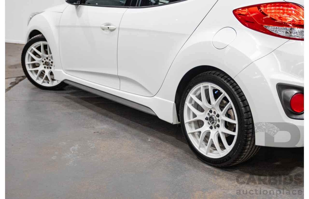 04/2015 Hyundai Veloster SR Turbo FS3 3d Coupe Storm Trooper Pearl White Turbo 1.6L