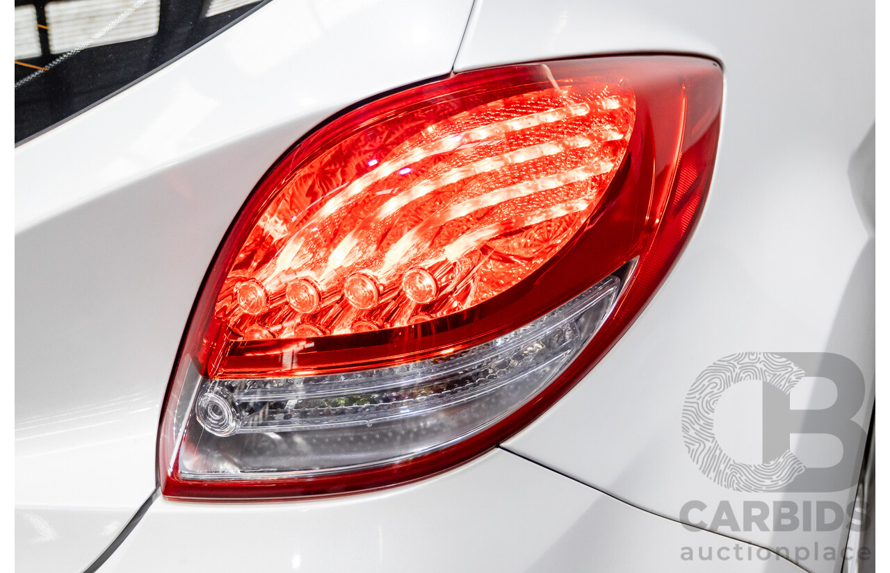 04/2015 Hyundai Veloster SR Turbo FS3 3d Coupe Storm Trooper Pearl White Turbo 1.6L